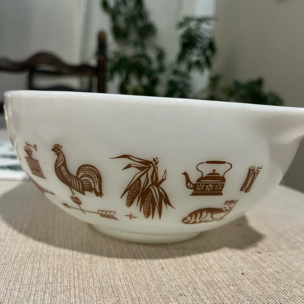Vintage White Pyrex federal Americana Bowl
Farmhouse - Picture 2 of 7